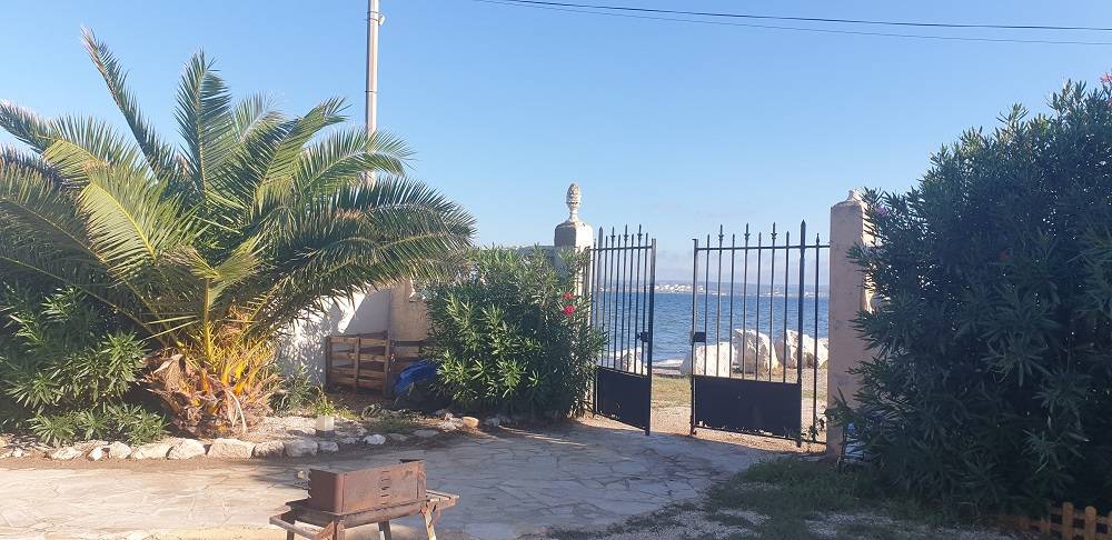 MAISON 4 PIECES PLAIN PIED EN BORDURE DE PLAGE MARIGNANE  