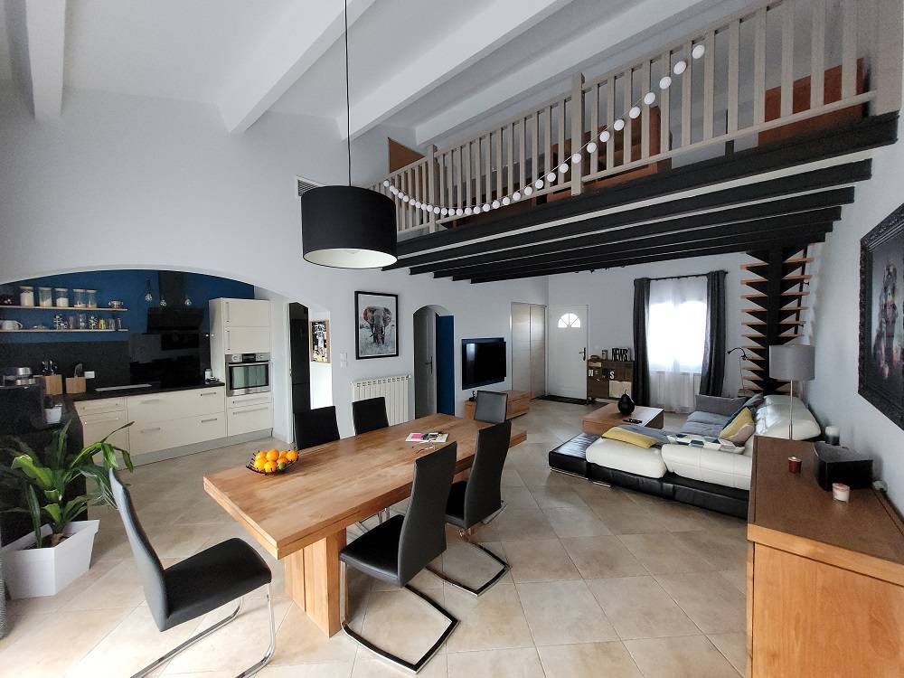 TRES BELLE VILLA DANS UN LOTISSEMENT FERME, PRESTATIONS HAUT DE GAME, PARFAIT ETAT MARIGNANE  