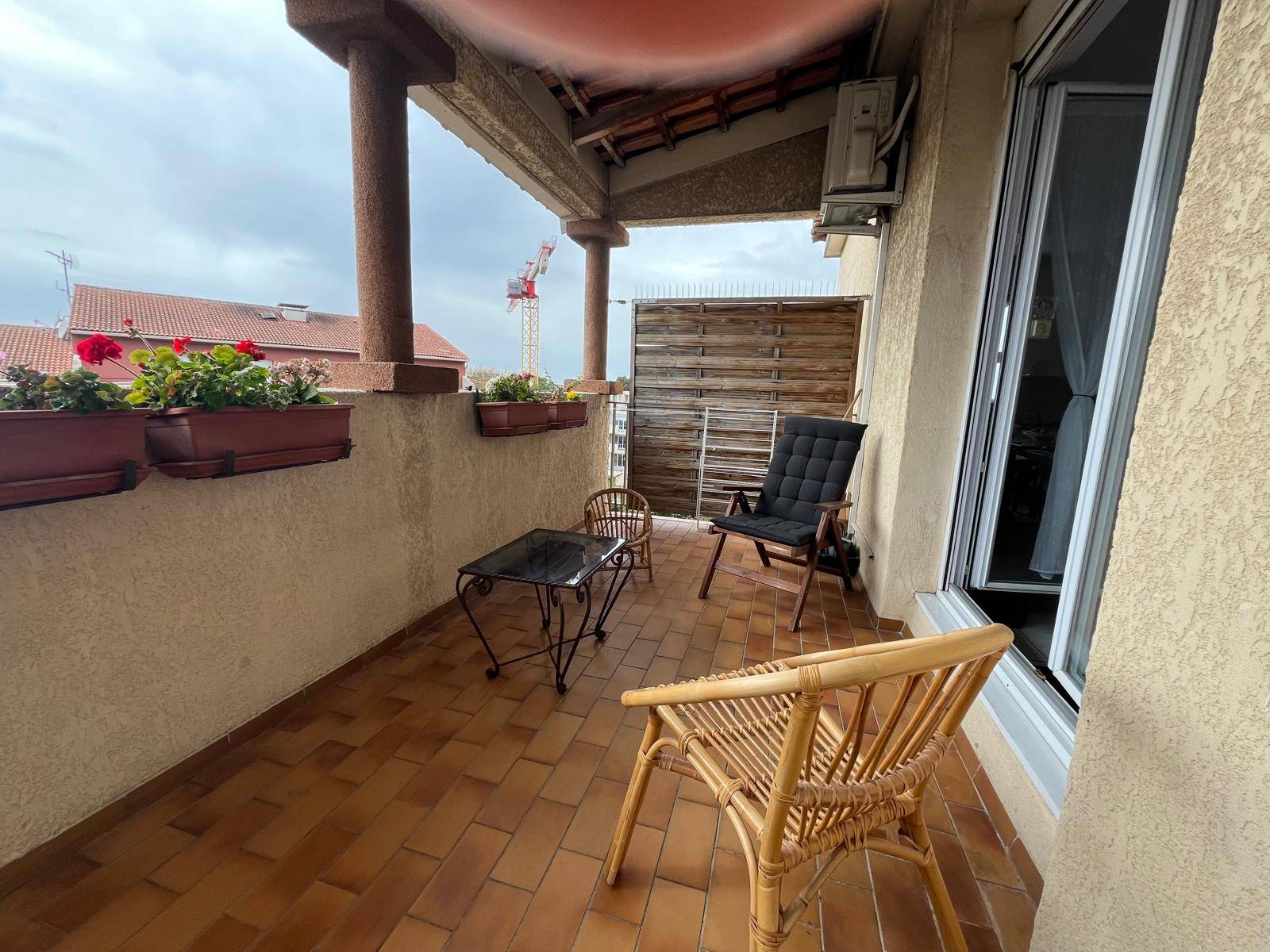 Appartement de type 3 avec terrasse et garage dans petite résidence