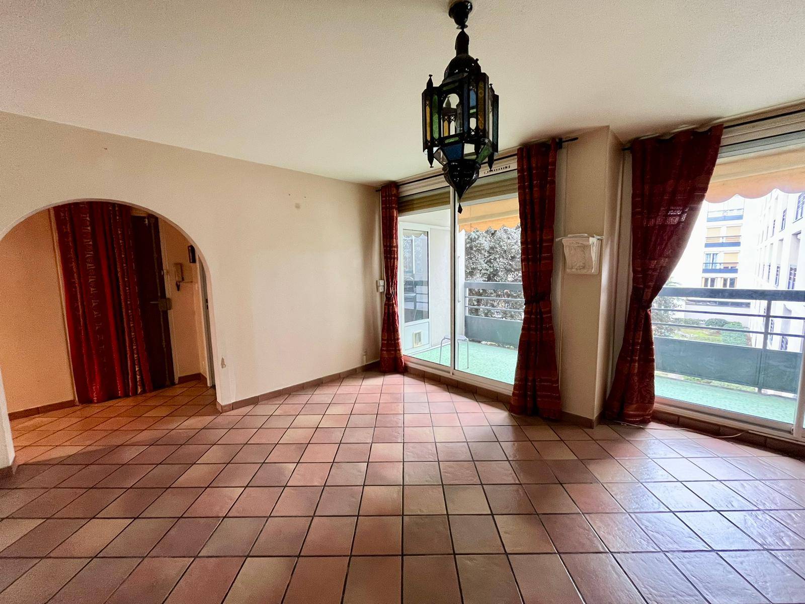 APPARTEMENT DE TYPE 4 SUR LA SIGNORE 1, FACADE REFAITE A NEUF MARIGNANE  