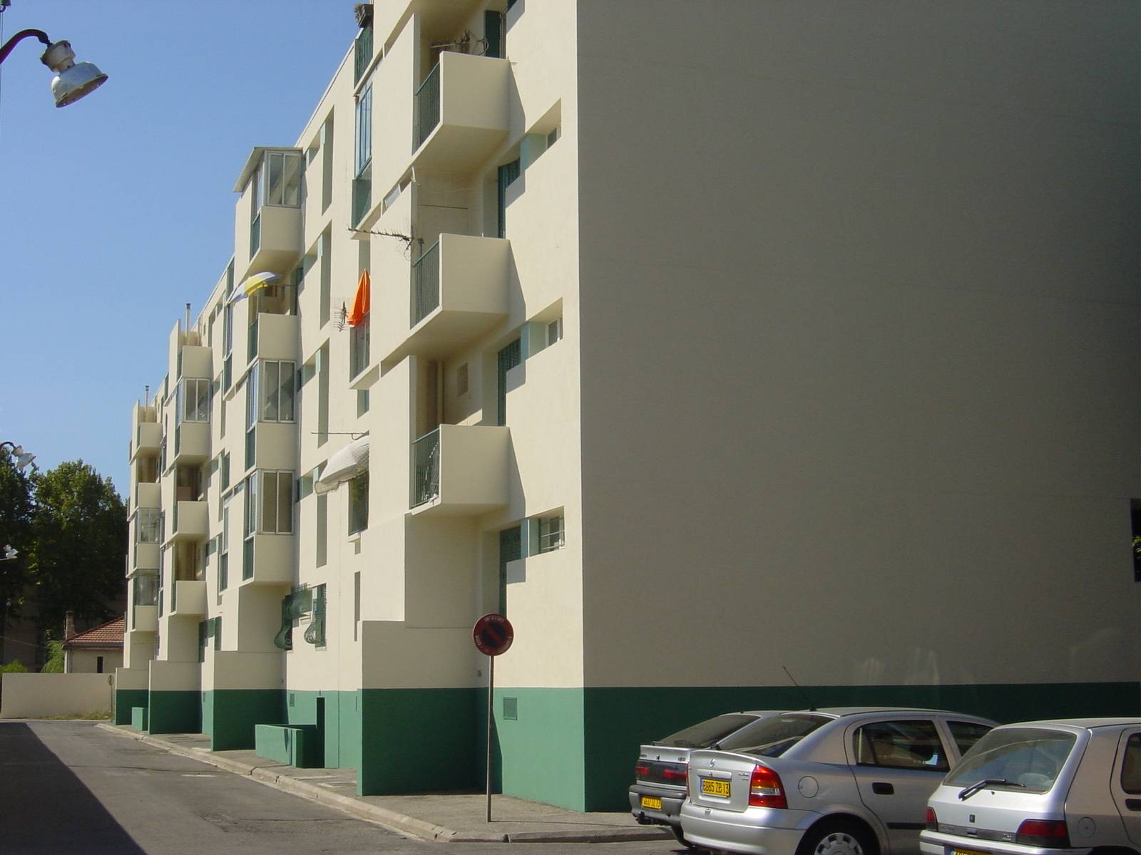 GARAGE FERMEE A VENDRE DANS LA RESIDENCE FERMEE LE MOULIN GUYNEMER MARIGNANE  