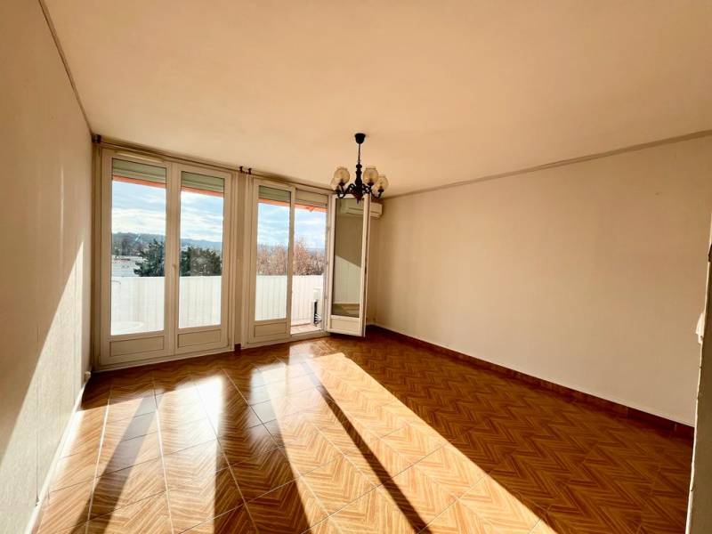 APPARTEMENT DE TYPE 3 EN 3EME ETAGE AVEC BELLE VUE MARIGNANE  