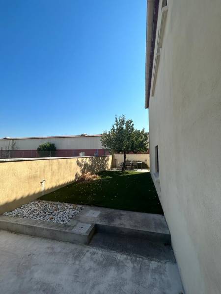 4 PIÈCES 85M² HAUT DE VILLA AVEC JARDIN Saint Victoret 13730  