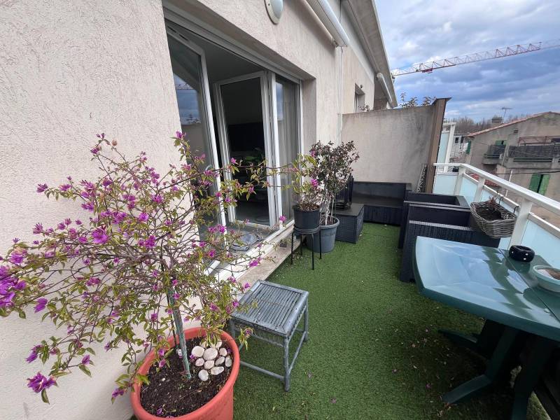 MARIGNANE APPARTEMENT DE TYPE 5 EN DUPLEX, DANS PETITE RESIDENCE RECENTE ET FERMEE, AVEC FAIBLES CHARGES