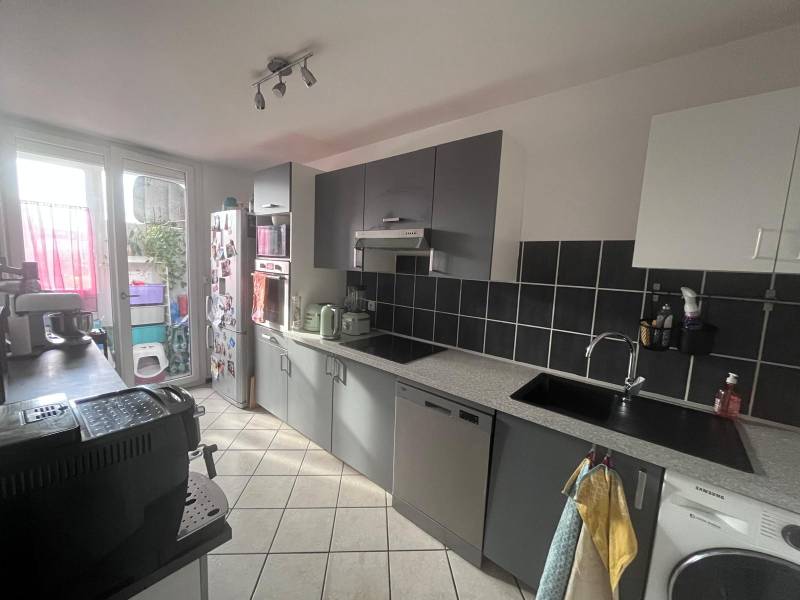 Marignane, appartement de type 3 en RDC proche commodités dans petite résidence fermée et recherché