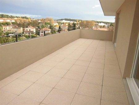 T3 AVE TERRASSE ET GARAGE ISTRES  
