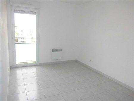 T3 AVE TERRASSE ET GARAGE ISTRES  