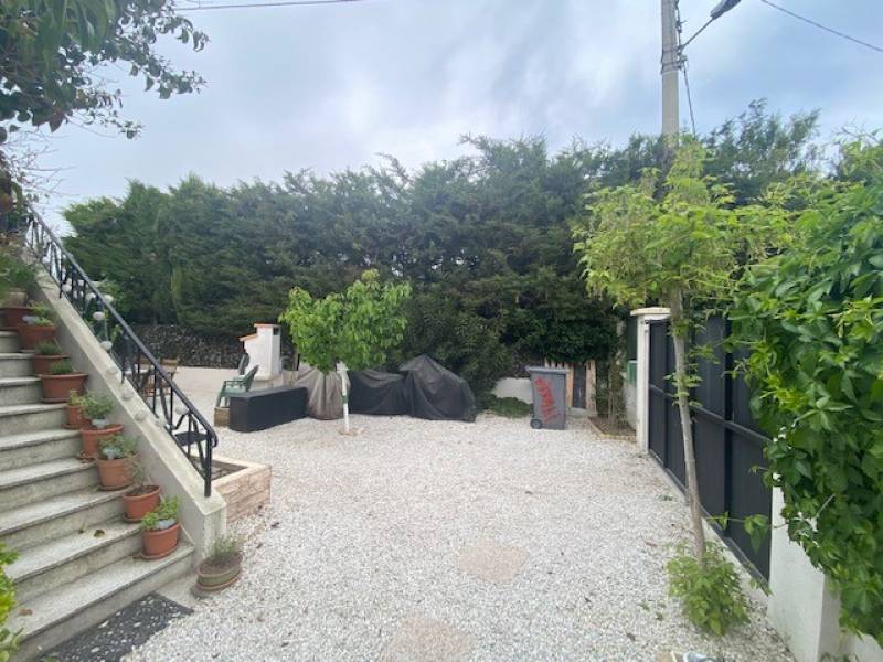 SUPERBE APPARTEMENT T4 AVEC JARDIN MARIGNANE  