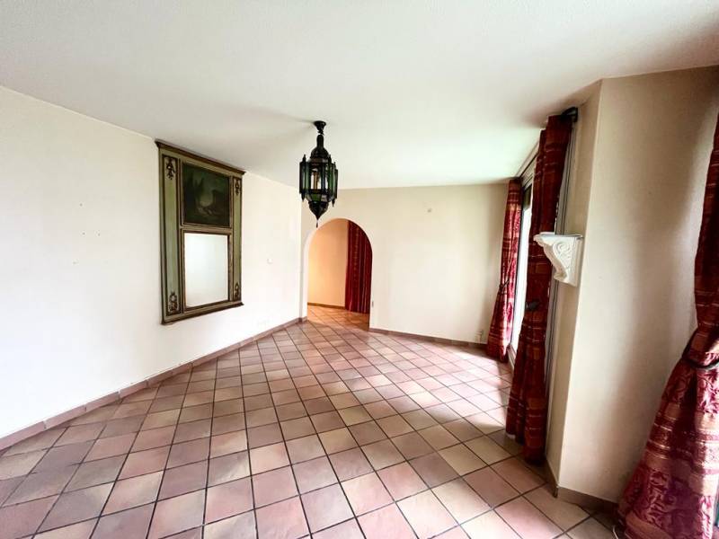 APPARTEMENT DE TYPE 4 SUR LA SIGNORE 1, FACADE REFAITE A NEUF MARIGNANE  