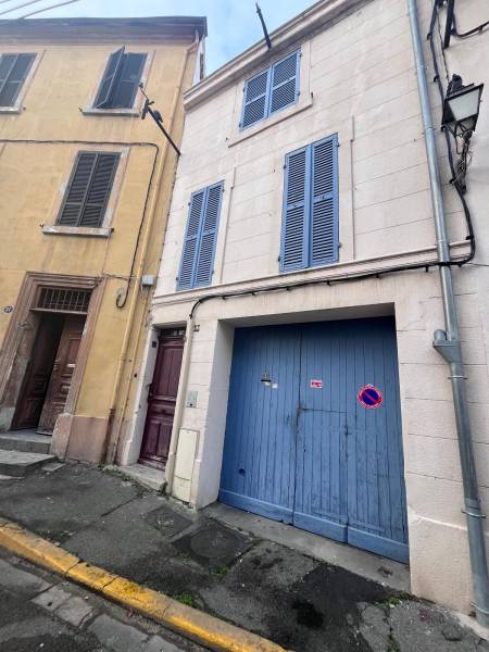 MARIGNANE, IMMEUBLE