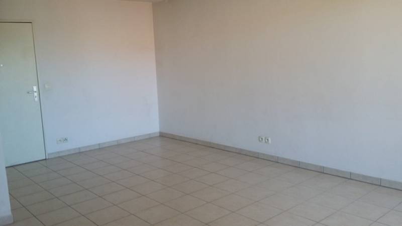 T2 DANS PETITE RESIDENCERECENTE ET FERMEE MARIGNANE Résidence le Clos Villéa locataire en place