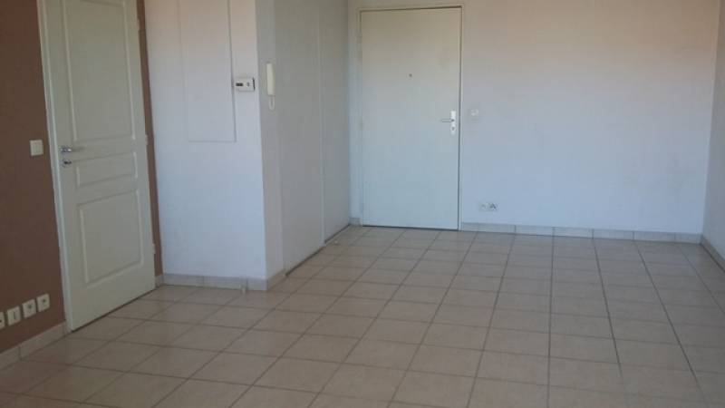 T2 DANS PETITE RESIDENCERECENTE ET FERMEE MARIGNANE Résidence le Clos Villéa locataire en place