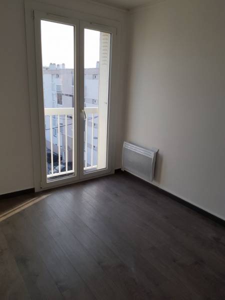 T3 DANS RESIDENCE FERMEE MARIGNANE  