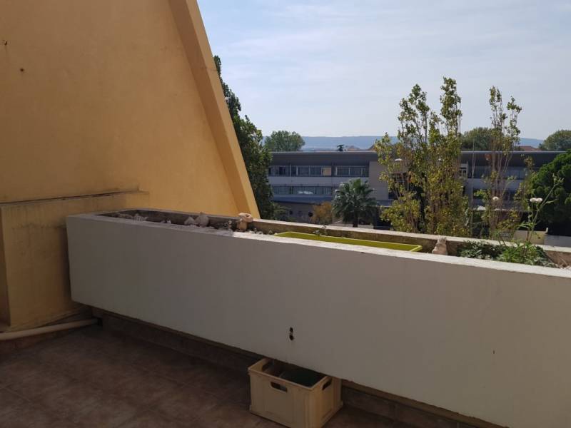 T3 DANS RÉSIDENCE FERMÉE MARIGNANE  