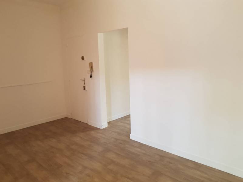 A LOUER T1 EN RDC AVENUE MARECHAL JUIN MARIGNANE  