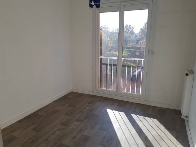 APPARTEMENT T3 A LOUER RESIDENCE FERMEE CLOS SAINT PIERRE MARIGNANE  