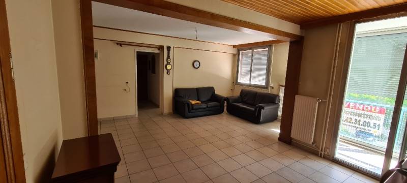 Dans petite résidence au calme Marignane  