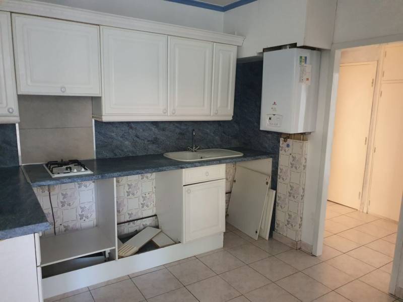 T3 EN RDC DANS RESIDENCE FERMEE LES PENNES MIRABEAU LES CADENEAUX 