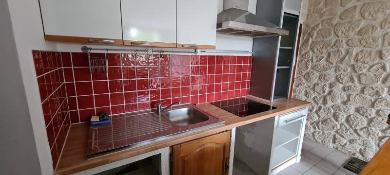 APPARTEMENT 1 CHAMBRE T2 1ER ET DERNIER ETAGE ROGNAC 13340 LES BARJAQUETS 