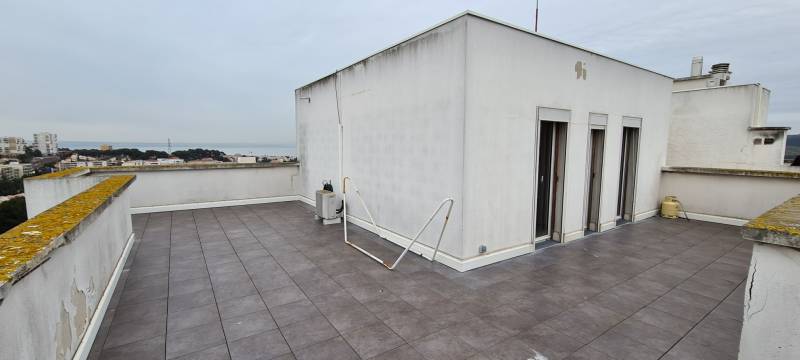 APPARTEMENT DUPLEX ATYPIQUE  EN ROOFTOP AVEC VUE PANORAMIQUE MARTIGUES FERRIERE 