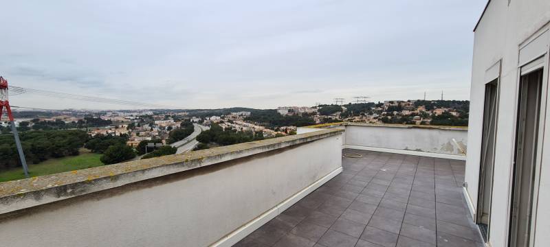 APPARTEMENT DUPLEX ATYPIQUE  EN ROOFTOP AVEC VUE PANORAMIQUE MARTIGUES FERRIERE 