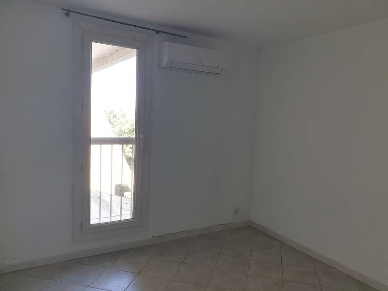 DANS RESIDENCE FERMEE AVEC ASCENSEUR T3 A VENDRE MARIGNANE  