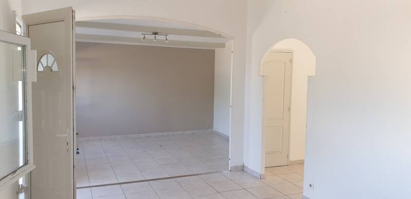 MAISON 4 PIECES PLAIN PIED EN BORDURE DE PLAGE MARIGNANE  