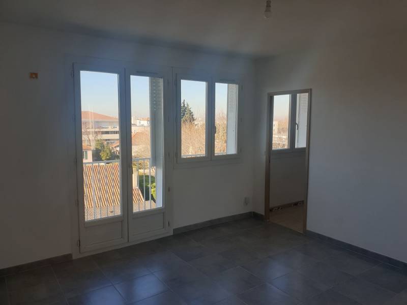 APPARTEMENT PROCHE CENTRE VILLE MARIGNANE  REFAIT A NEUF DANS RESIDENCE FERMEE
