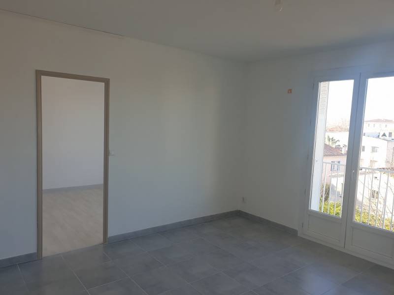 APPARTEMENT PROCHE CENTRE VILLE MARIGNANE  REFAIT A NEUF DANS RESIDENCE FERMEE