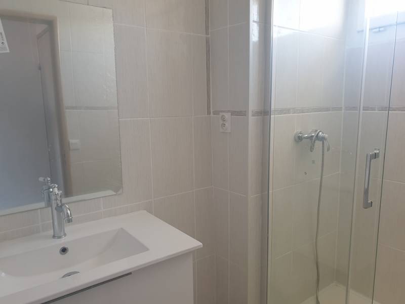 APPARTEMENT PROCHE CENTRE VILLE MARIGNANE  REFAIT A NEUF DANS RESIDENCE FERMEE