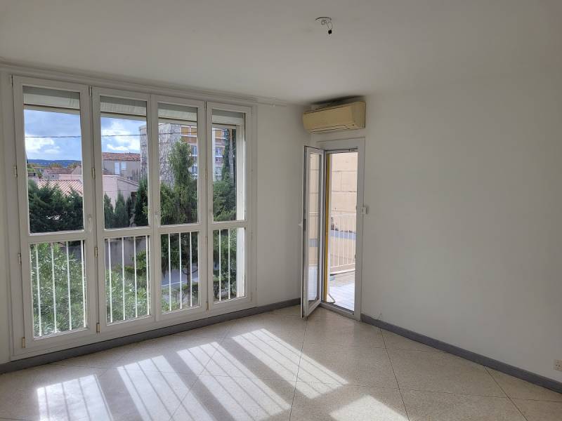 APPARTEMENT T4 EN 1ER TRES BIEN SITUE MARIGNANE  
