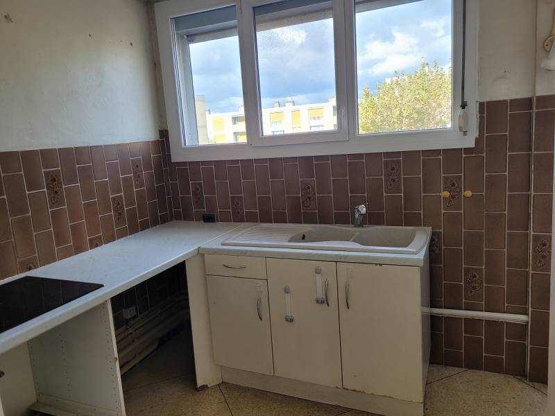 APPARTEMENT T4 EN 1ER TRES BIEN SITUE MARIGNANE  