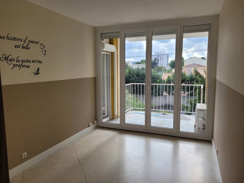 APPARTEMENT T4 EN 1ER TRES BIEN SITUE MARIGNANE  