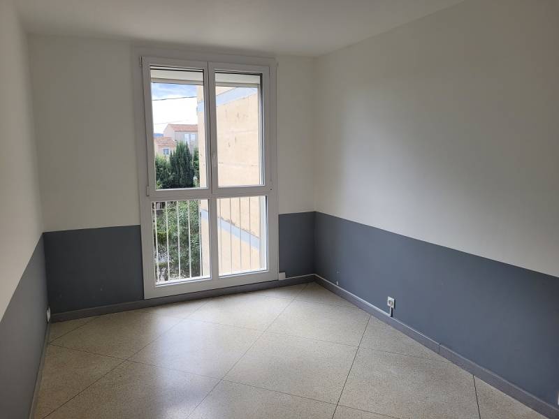 APPARTEMENT T4 EN 1ER TRES BIEN SITUE MARIGNANE  