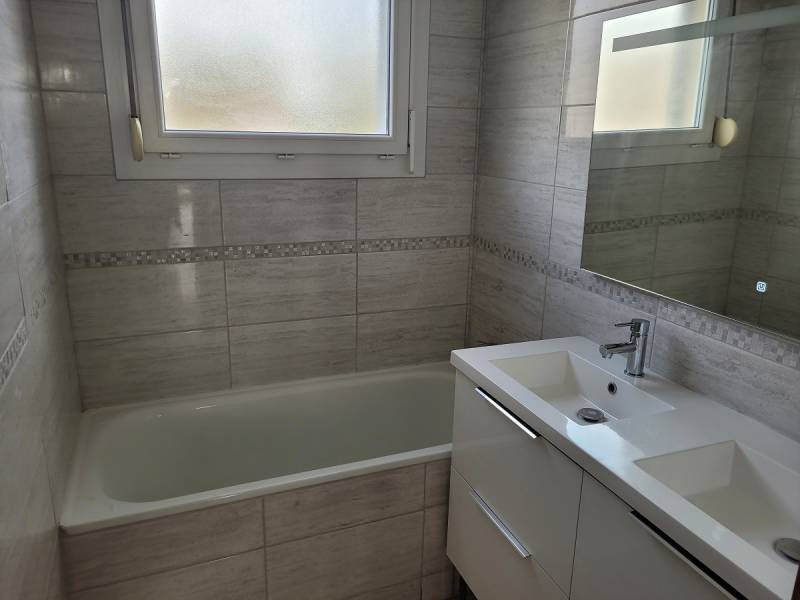 APPARTEMENT T4 EN 1ER TRES BIEN SITUE MARIGNANE  