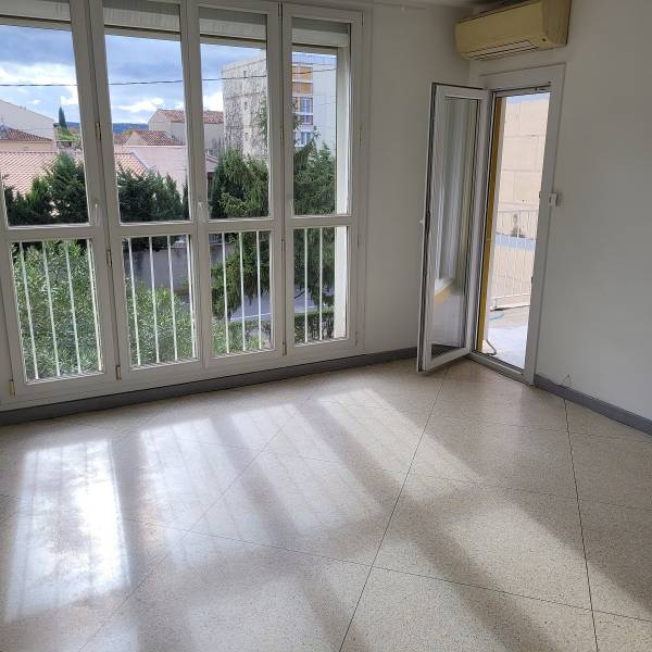 APPARTEMENT T4 EN 1ER TRES BIEN SITUE MARIGNANE  