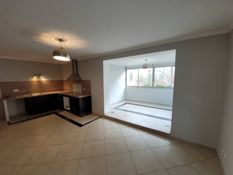 T2  avec ascenseur TRES SPACIEUX  46 m2 habitable MARIGNANE PETITE RESIDENCE PROCHE CENTRE VILLE 