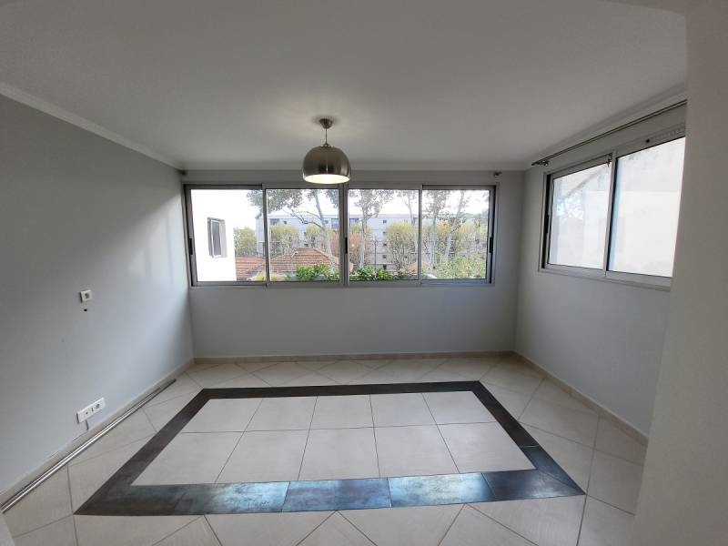 T2  avec ascenseur TRES SPACIEUX  46 m2 habitable MARIGNANE PETITE RESIDENCE PROCHE CENTRE VILLE 