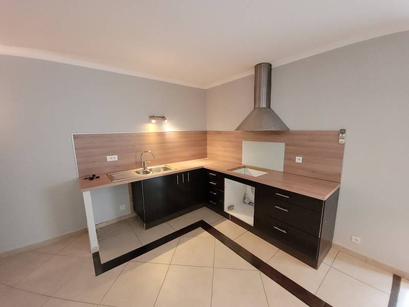 T2  avec ascenseur TRES SPACIEUX  46 m2 habitable MARIGNANE PETITE RESIDENCE PROCHE CENTRE VILLE 