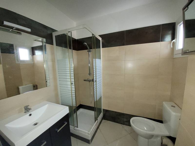 T2  avec ascenseur TRES SPACIEUX  46 m2 habitable MARIGNANE PETITE RESIDENCE PROCHE CENTRE VILLE 