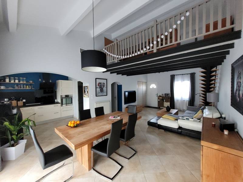 TRES BELLE VILLA DANS UN LOTISSEMENT FERME, PRESTATIONS HAUT DE GAME, PARFAIT ETAT MARIGNANE  