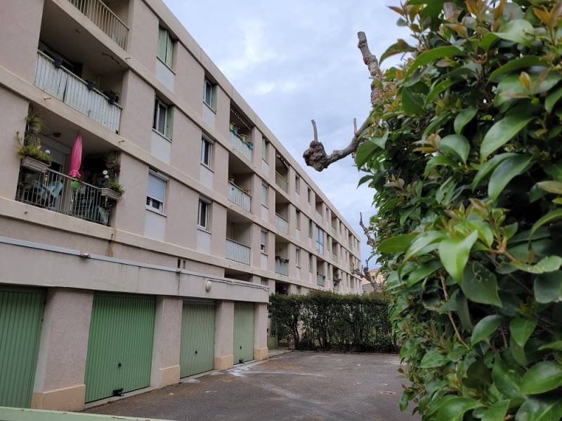 APPARTEMENT TYPE 4 DANS PETITE RESIDENCE MARIGNANE  