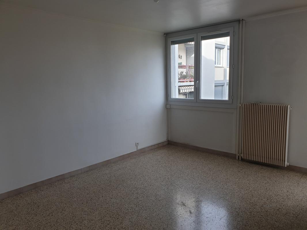 Appartement  T3 dans petite résidence avec parc et gardien MARIGNANE  