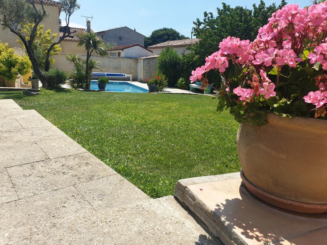 Maison  T6 Au coeur du village de Laure GIGNAC LA NERTHE  