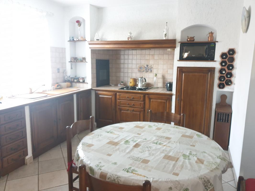 Maison  T6 Au coeur du village de Laure GIGNAC LA NERTHE  