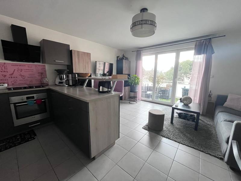 MARIGNANE APPARTEMENT DE TYPE 5 EN DUPLEX, DANS PETITE RESIDENCE RECENTE ET FERMEE, AVEC FAIBLES CHARGES