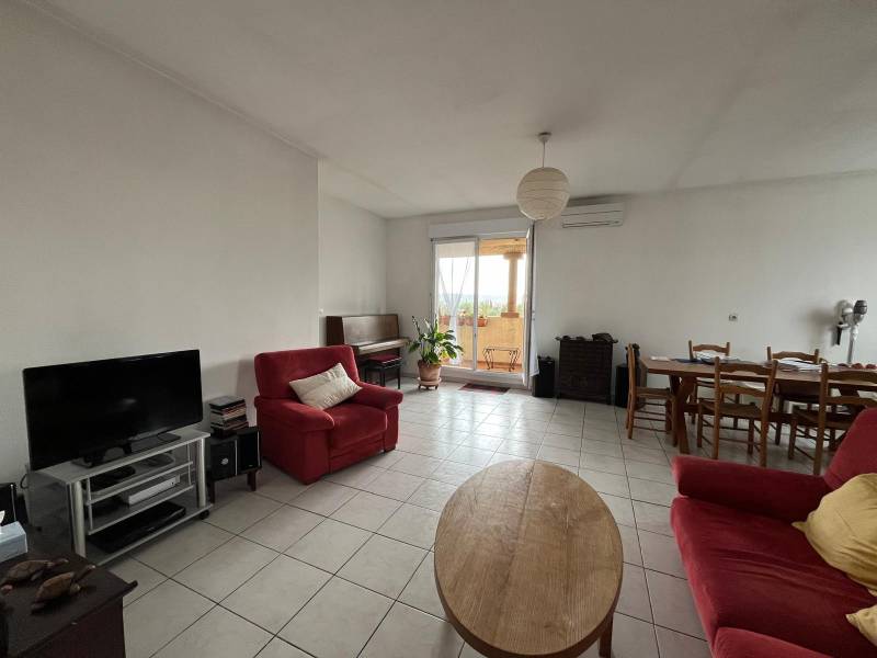 Appartement de type 3 avec terrasse et garage dans petite résidence