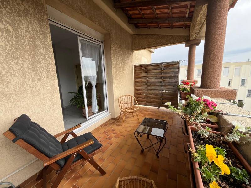 Appartement de type 3 avec terrasse et garage dans petite résidence