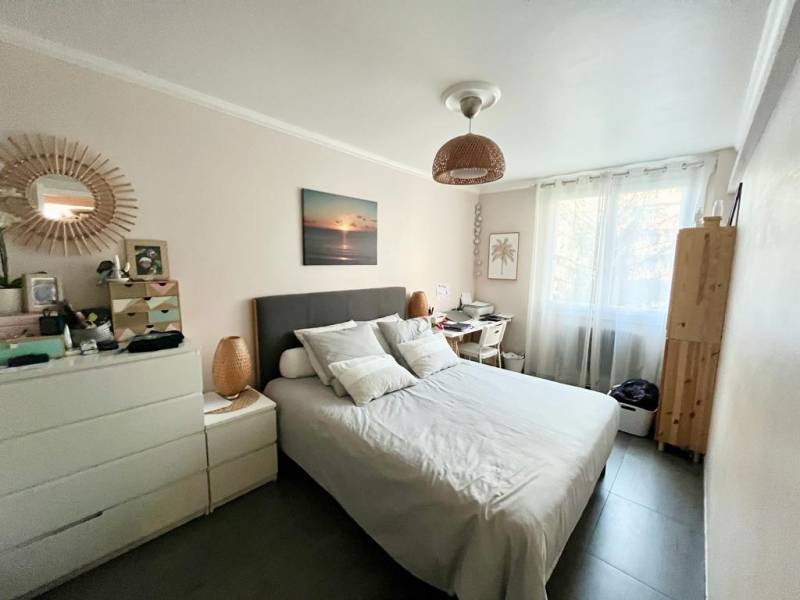 APPARTEMENT DE TYPE 4 PIÈCES 82.8 M² DANS RÉSIDENCE FERMÉE AVEC ASCENSEUR MARIGNANE