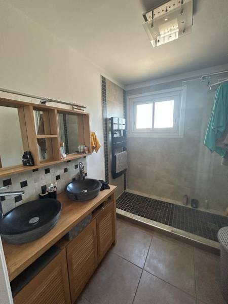 4 PIÈCES 85M² HAUT DE VILLA AVEC JARDIN Saint Victoret 13730  